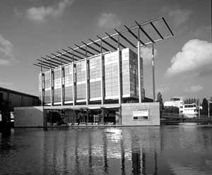 NAi – The Netherlands Architecture Institute, Rotterdam, 1993. Arquiteto Jo Coenen