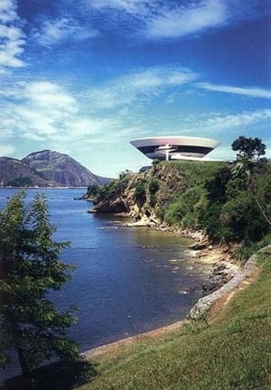Museu de Arte Contemporânea de Niterói, Oscar Niemeyer, Rio de Janeiro<br />Foto Paul Meurs 