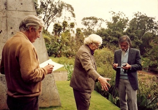 Broos com Burle Marx e Haruyoshi Ono, no jardim da casa de Broos no Morumbi [Arquivo Hans Broos]