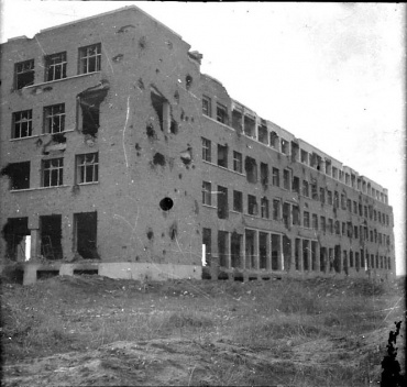 Escuela de Arquitectura de Madrid, arrasada durante la guerra (1939) [Colección particular]