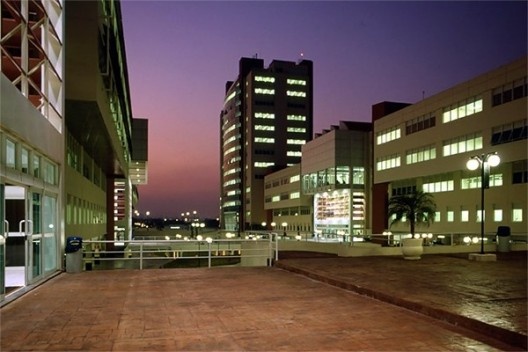Universidade do Grande ABC, Santo André SP, 1997. Arquiteto Affonso Risi<br />Foto divulgação 