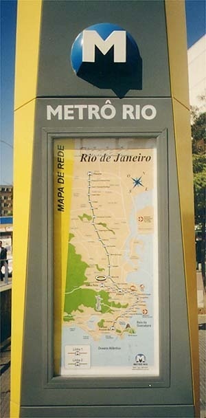 Detalhe de totem de informação na entrada do metrô Botafogo, Rio de Janeiro, 2000