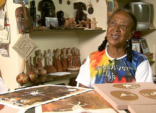 Dona Lira Marques, artesã do Vale do Jequitinhonha, que preserva a cultura afro-indígena<br />Foto divulgação  [EBC/TV Rede Brasil]