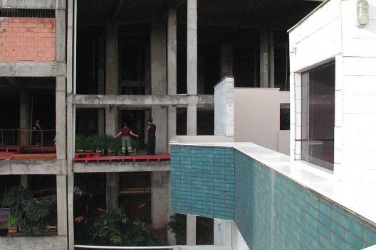 “Amnésias Topográficas”, instalação teatral, Belo Horizonte, 2004-2005. Arquitetos Carlos Teixeira e Louize Ganz