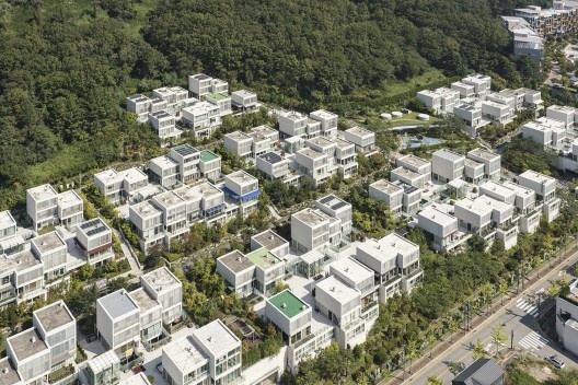 Conjunto Habitacional Pangyo, Seongnam, Coreia do Sul, 2010. Arquiteto Riken Yamamoto<br />Foto cortesia Nam Goongsun  [Pritzker Prize]
