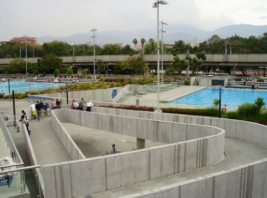 Complejo acuático para los juegos IX Suramericanos, Medellín. Escritório Paisajes emergentes<br />Foto Abílio Guerra 