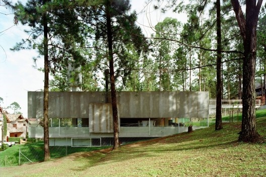 Casa Mariante, Aldeia da Serra, São Paulo. MMBB Arquitetos, 2001-2002<br />Foto Nelson Kon 