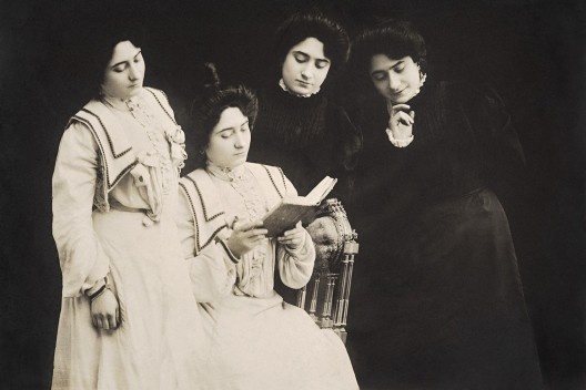 Retrato de mulher lendo, 1910<br />Foto Vincenzo Pastore 