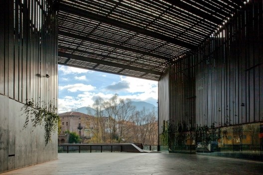 Teatro e Espaço Público Aberto La Lira, 2011, Ripoll, Girona, Espanha. Em colaboração com J. Puigcorbé<br />Foto Hisao Suzuki 