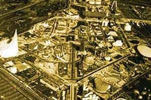 Vista aérea da Expo’70. Fonte: OSAKA – 1970. (acessado em 16/12/01) <http://www.geocities.com/Paris/Tower/9826/f2-1970.html> 