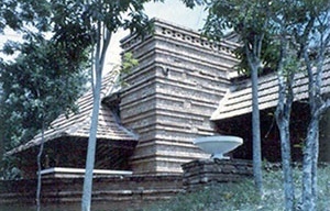 Volúmenes, muros y cubiertas realizados con materiales cerámicos