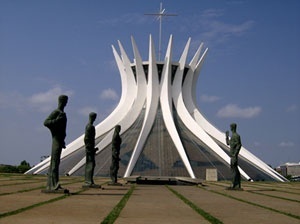 Exterior Catedral de Brasília [www.brazilfilms.com]