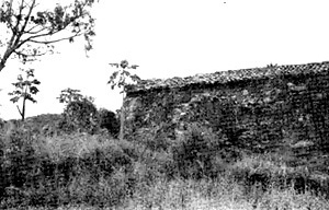 Just a few part remained after the fire that destroyed the engenho in XVII century: aroud 1930, until exist entire walls and some launch complete with colonial roofing tiles, later pillaged by favelados [SANTOS, Francisco Martins dos; LICHTI, Fernando Martins de. História de Santos. Poliantéia]