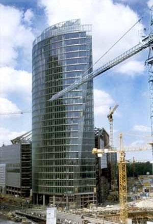 Edifícios de escritórios da Sony em construção, Arq Helmut Jahn. <br />Foto Maria de Betânia Cavalcanti 