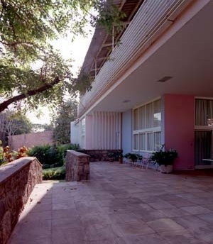 Residência José Pacheco de Medeiros Filho, fachada principal, 1946. Arquiteto Aldary Henrique Toledo<br />Foto Pedro Lobo  [IPHAN-BH]