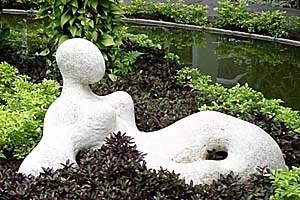 Escultura de Jan Zach, Jardins do Hotel Cataguases [Arquivo do Autor]