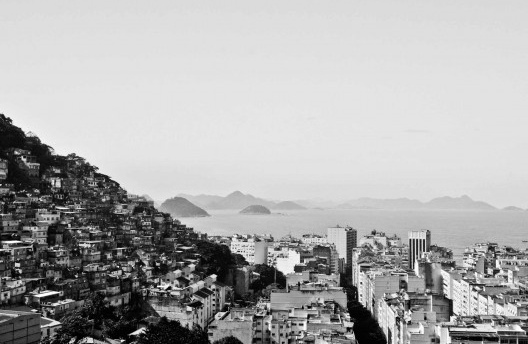 Ensaio fotográfico “Morro do Cantagalo”, por João Diniz, 2011. [divulgação]