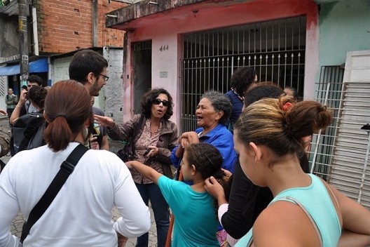 Conversando com a população<br />Foto Luiz Guilherme Rivera de Castro 