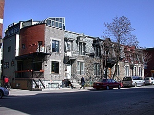 Tenements em Montreal: duplex. <br />Foto Luiz Amorim, abril de 2004 