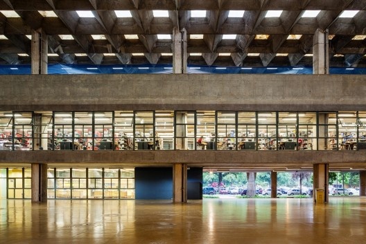 Faculdade de Arquitetura e Urbanismo da Universidade de São Paulo – FAU USP, Salão Caramelo, São Paulo, arquiteto Vilanova Artigas<br />Foto Nelson Kon 