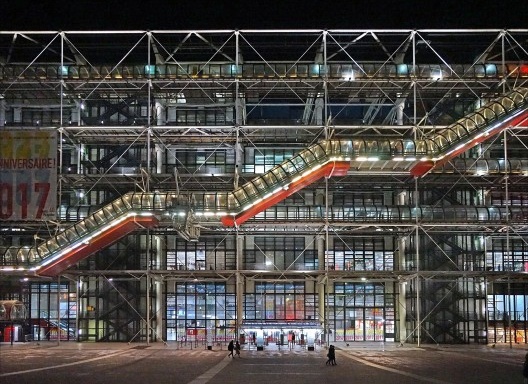 Centre Georges Pompidou, Beaubourg, à noite, após o fechamento<br />Foto Jean-Pierre Dalbéra  [Wikimedia Commons / Wikimedia Commons / CC 2.0]