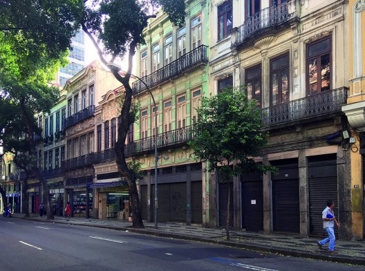 A esvaziada rua da Carioca em dia útil de julho de 2019<br />Foto Gabriel Verinaud Soares 