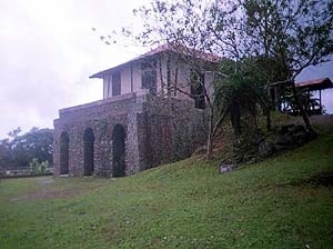 Museu de ambiente histórico La Isabelica, situado na antiga fazenda cafeeira franco-haitiana do mesmo nome, atualmente restaurada