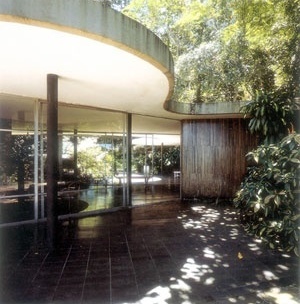 Belvedere, foto antiga: paredes volume estar c/ filetes madeira [Fundação Oscar Niemeyer]