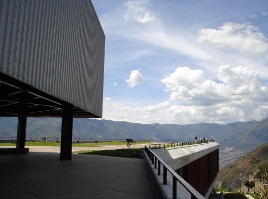 Colegio Santo Domingo Savio, Medellín. Escritório Obranegra arquitectos<br />Foto Marina Amado 
