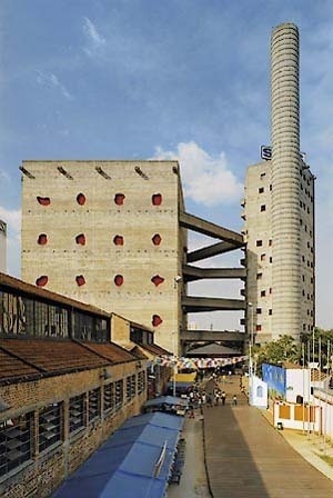 SESC Pompéia, São Paulo, 1977. Arquiteta Lina Bo Bardi<br />Foto Nelson Kon 