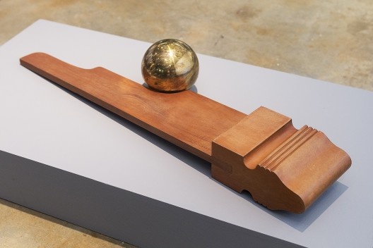 Ferramenta de madeira, peça da exposição “Melancolia 3”, de Marco do Valle<br />Foto divulgação 