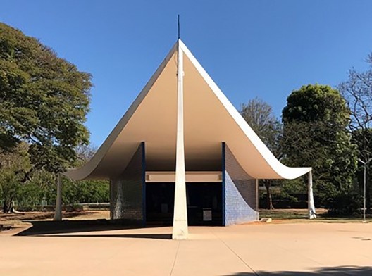 Igreja Nossa Senhora de Fátima, 1958, Brasília DF. Arquiteto Oscar Niemeyer<br />Foto Rogério Andrade 