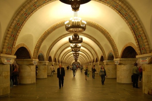 Estação de metrô Zoloti Vorota, Kiev, Ucrânia<br />Foto AMY  [Wikimedia Commons]