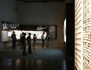Exposição “Cidades. Arquitetura e Sociedade”, curadoria de Ricky Burdett, Corderie do Arsenal. 10ª Mostra Internacional de Arquitetura da Bienal de Veneza