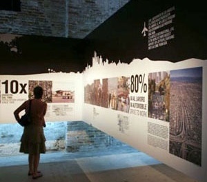 Exposição “Cidades. Arquitetura e Sociedade”, curadoria de Ricky Burdett, Corderie do Arsenal. 10ª Mostra Internacional de Arquitetura da Bienal de Veneza