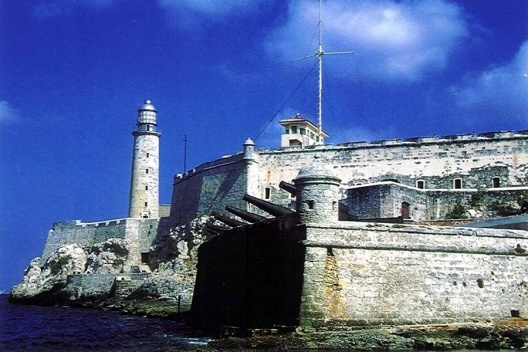 Castillo de los Tres Reyes del Morro, que defiende la entrada del puerto de La Habana, comenzada su construcción por Juan Bautista Antonelli en 1589