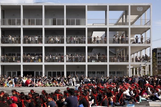 Escola Primária Koyasu, Yokohama, Japão, 2018. Arquiteto Riken Yamamoto<br />Foto cortesia Riken Mitsumasa Fujitsuka  [Pritzker Prize]