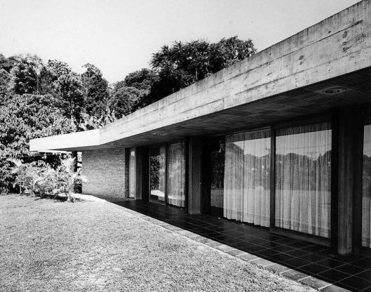 Residência Rivadávia Wollstein, Blumenau, 1974. Arquiteto Hans Broos<br />Foto Cristiano Mascaro 