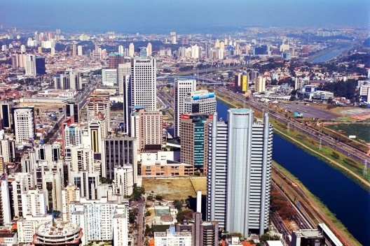 Marginal Pinheiros, São Paulo<br />Foto Nelson Kon 