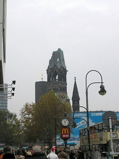 Igreja Kaiser Wilhelm em Berlim: o restauro conserva as marcas da guerra, incorporando significados da dimensão imaterial à arquitetura<br />Foto Flavio de Lemos Carsalade 