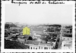 Figura 15 - Foto do alto da Catedral – em amarelo edifício Sant’Anna (grifo nosso) [Arquivo MIS]
