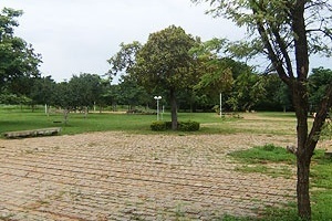Fig. 9: Praça não utilizada, na Quadra 204N<br />Autoria: Patrícia Orfila (2009) 