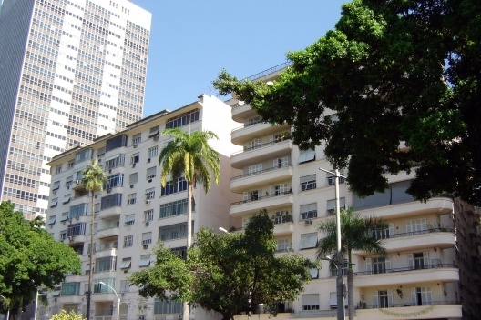 Parque do Flamengo, Rio de Janeiro. Gabarito diferenciado dos edifícios<br />Foto Andréa Redondo 