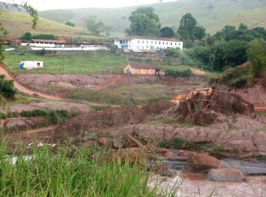 Fazenda das Corvinas, tombada como patrimônio; parte de seu complexo foi deteriorado pela lama<br />Foto Camilla Magalhães Carneiro 