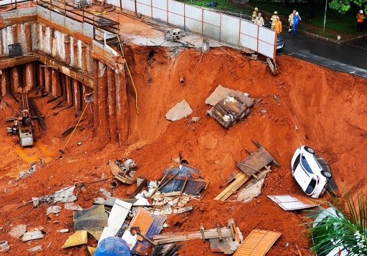 Deslizamento de terra na Asa Sul de Brasília, 2019<br />Foto Marcello Casal Jr  [Agência Brasil]