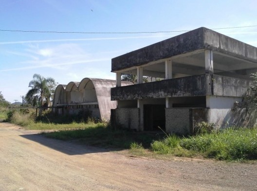 Usina Termoelétrica de Juquiá, ruínas de edifício arquitetônico, Juquiá SP. Arquiteto Oscar Niemeyer<br />Foto Wilson Luis Italiano 