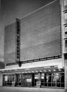 Fachada, Cine Trianon (atual Cine Belas Artes), São Paulo<br />Autoria da foto não identificada  [Acrópole, n. 215, set. 1956, p. 448]