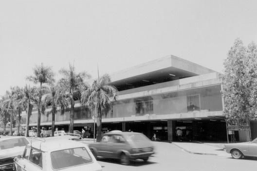 Estação Rodoviária de Jaú, vista pela rua Humaitá, Jaú SP, 1973. Arquiteto João Batista Vilanova Artigas<br />Acervo Marcos Faccioli Gabriel, 1998 