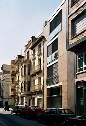Fachada de edifício residencial, Onda, Espanha, 1999